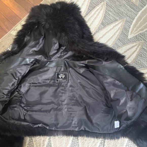 THE BEAUTY OPTIMAL PRODUCT Faux Fur Hooded Fluffy Coat - Picture 3 of 6